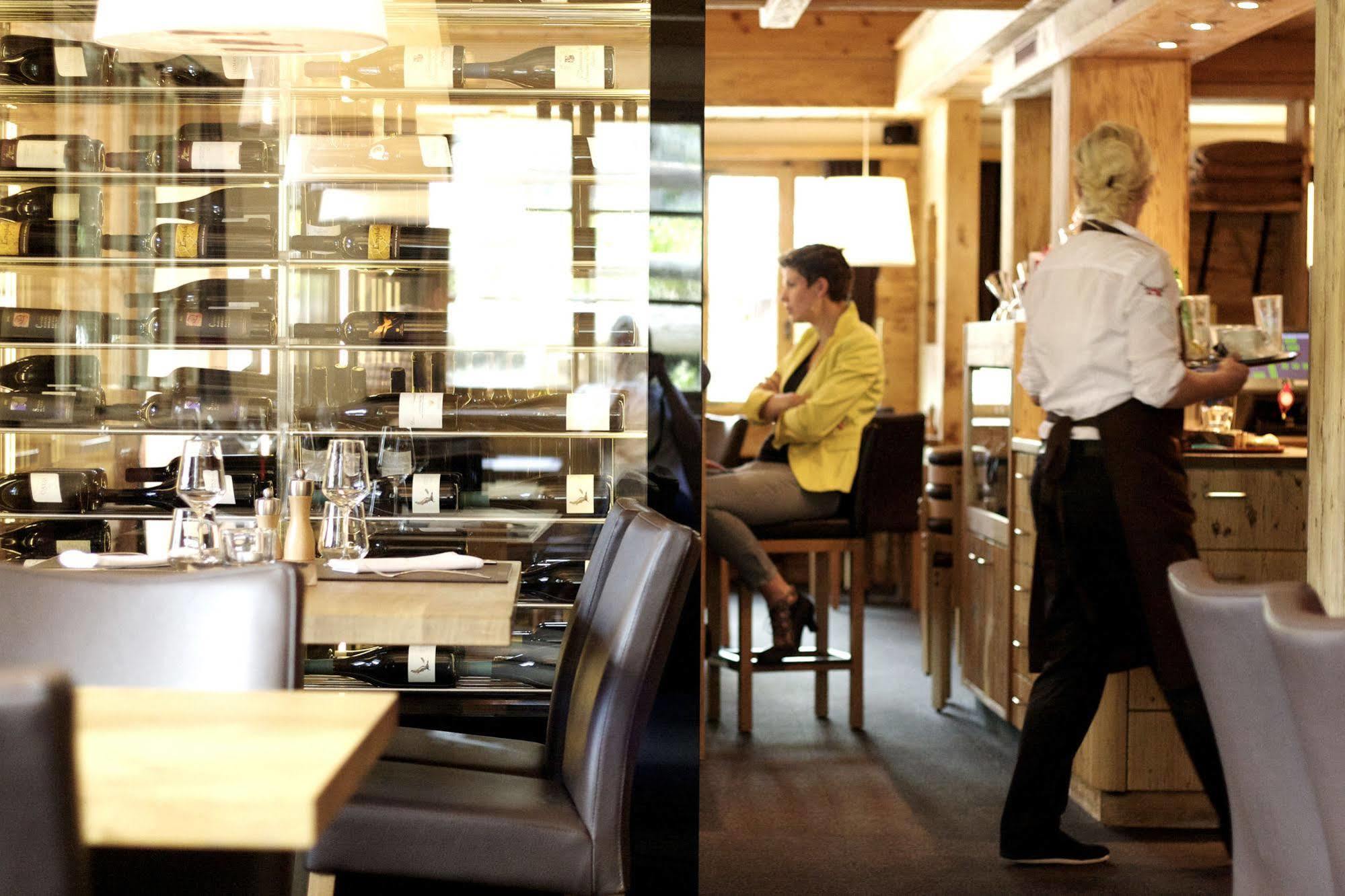 Hotel Walliserkanne グレヘン エクステリア 写真