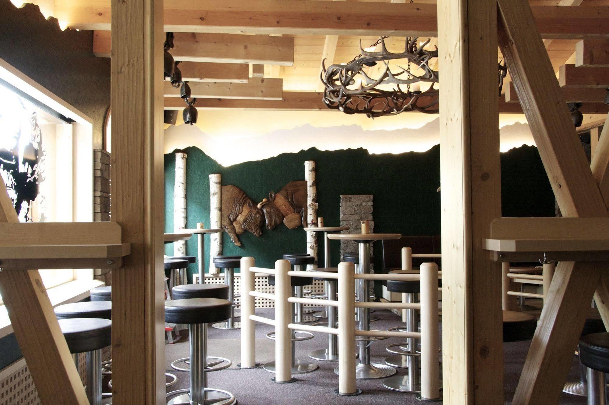 Hotel Walliserkanne グレヘン エクステリア 写真